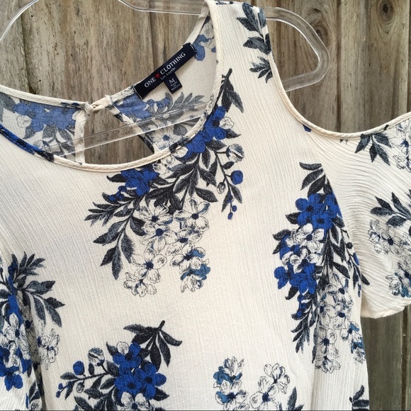One Clothing Floral Cold Shoulder Boho Cerulean Blue Floral Top Medium - Picture 5 of 6